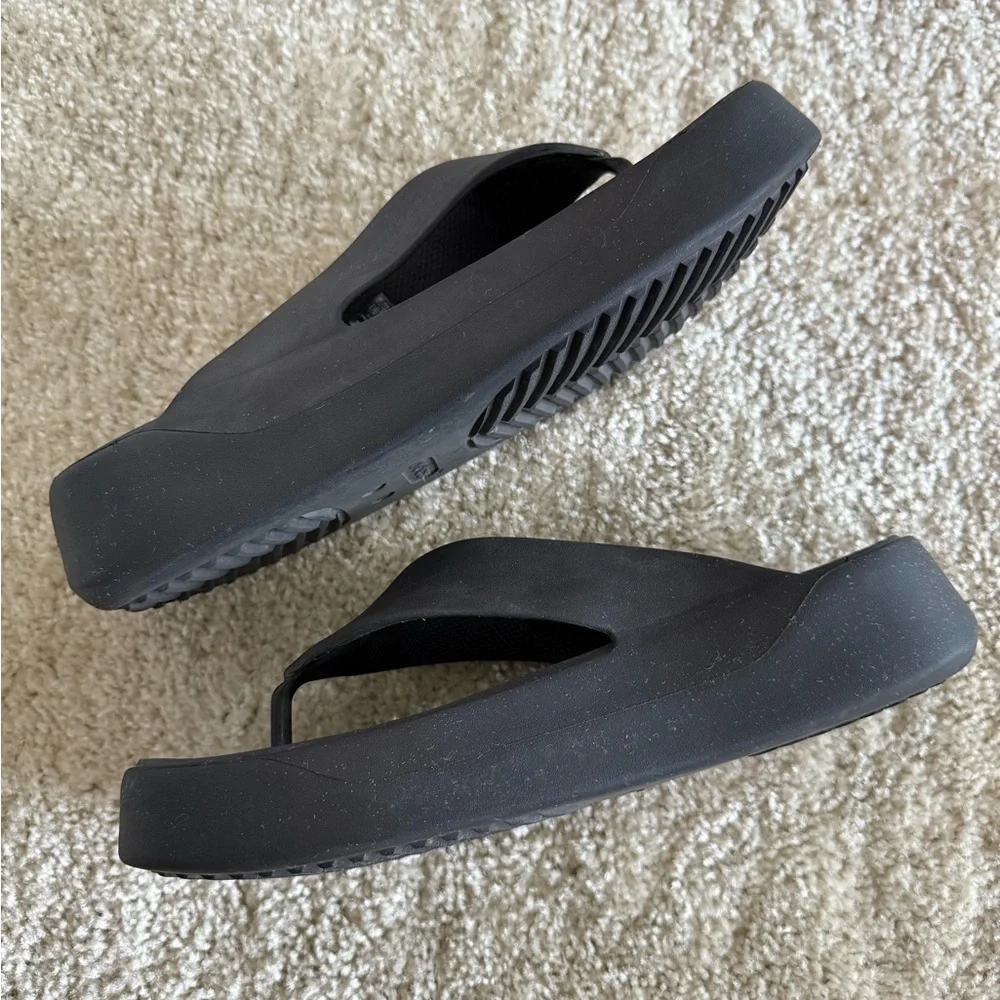 CROCS Black Platform Flip Flops